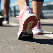 Cómo es la caminata del pato, el ejercicio ideal para mejorar la postura