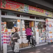 Los argentinos cambiaron hábitos de consumo: reforzaron el recorte de gastos en alimentos, ropa y restaurantes