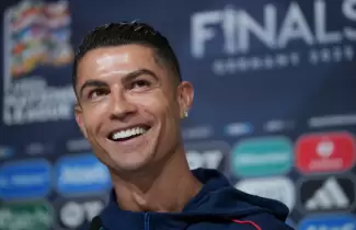 Cristiano Ronaldo: cumple 41 a�os, peligra su puesto en Arabia y River es tendencia
