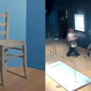 Querían sacarse una foto con una silla de gran valor en un museo y la terminaron rompiendo