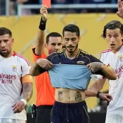 Por las expulsiones ante Benfica, Figal y Herrera recibieron cuatro fechas de suspensi�n