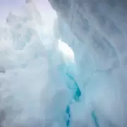 Detectaron señales inusuales bajo el hielo de la Antártida