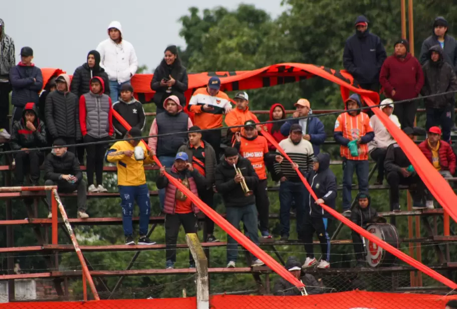 hinchada Defensores de Yuto