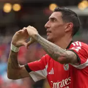 Con un doblete de Di Mar�a, Benfica gole� 6-0 al Auckland City y complica a Boca