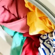 Pocos lo saben: un truco definitivo para eliminar el olor a humedad de la ropa