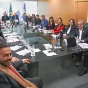 Los gobernadores impulsar�n un proyecto de ley para redistribuir el impuesto a los combustibles y los fondos ATN
