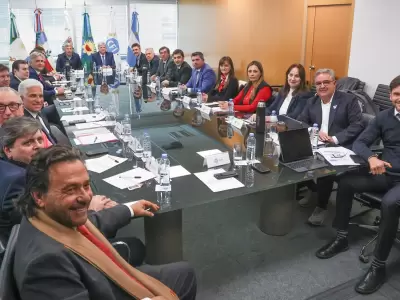 gobernadores y el jefe de gobierno porte�o se reunieron en el consejo federal de inversiones