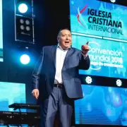 El pastor que recibi� a Milei cambi� su relato del "milagro": ahora dice que ten�a solo US$9500 y no 100 mil
