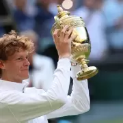 Jannik Sinner le gan� a Carlos Alcaraz y se consagr� campe�n de Wimbledon por primera vez
