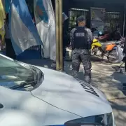 Amenazaban a transeúntes con una réplica de arma de fuego y fueron arrestados