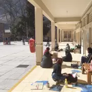 Vacaciones sin descanso: estudiantes de la EET N� 1 de Maimar� avanzan a pleno con la carroza