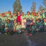 Atlético El Carmen comenzó con el pie derecho la defensa de su título