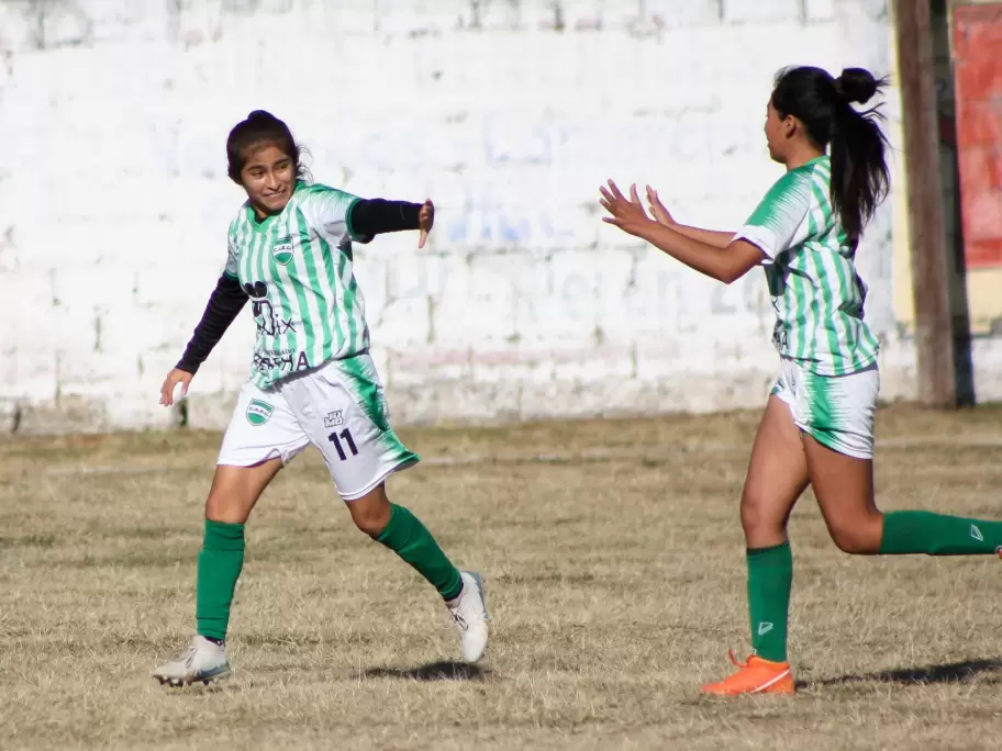 Atl�tico El Carmen comenz� con el pie derecho la defensa de su t�tulo