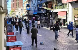 peatonal ciudad centro comercios