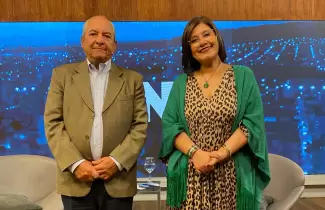 detras de las noticias
