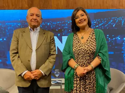 detras de las noticias
