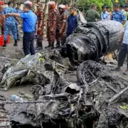 Tragedia en Bangladesh: un avi�n militar se estrell� contra un colegio y dej� al menos 27 muertos