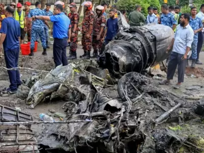 bangladesh avi�n militar se estrello contra un campus escolar