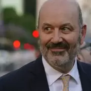 Federico Sturzenegger anunció que se podrá ingresar al país con electrodomésticos de línea blanca