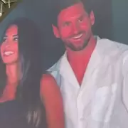 Lionel Messi y Antonela fueron sorprendidos por la "kiss cam" de Coldplay: la particular reacción del ídolo