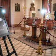 Dolor en el velatorio de "Locomotora" Oliveras: familiares y fan�ticos le dieron el �ltimo adi�s en Santa Fe