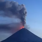 Tras el sismo, un volcán en Rusia entró en erupción y sigue la alerta por tsunami en Chile, Perú y Colombia