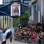�ltimo adi�s a Ozzy Osbourne: multitudinario funeral en Birmingham