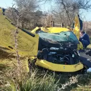 Impactante choque: una Ferrari amarilla se despist� y termin� abandonada en un campo de Guernica