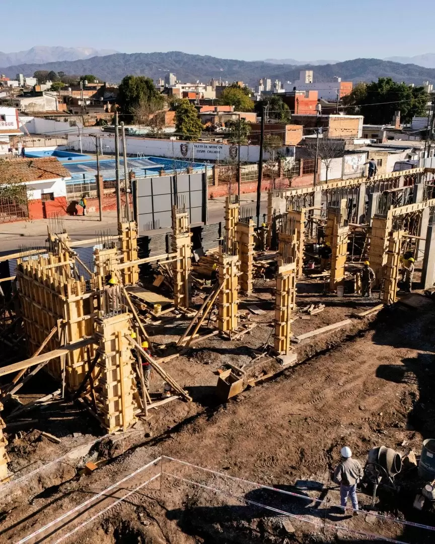 Construcci�n de Torres de Luj�n