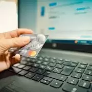 Cuáles son las estafas digitales más comunes de la Navidad 2025