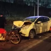Motociclista fue impactado por un auto en Alto Comedero: se salvó de milagro