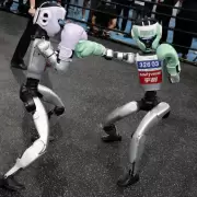 Con caídas, choques y récords, arrancaron en China los primeros Juegos Olímpicos de robots humanoides