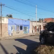 Un conductor en aparente estado de ebriedad chocó con un remis: pidió que le paguen el arreglo del auto