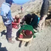 Policía y Bomberos rescataron a una mujer en una zona de difícil acceso en Tilcara