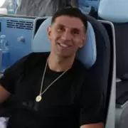 Dibu Mart�nez lleg� al pa�s para sumarse a la Selecci�n y no habl� tras su frustrado pase al Manchester United