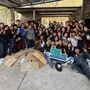 "Los Linces" del Nacional N° 1 avanzan los trabajos de su carroza para que se luzca en los desfiles