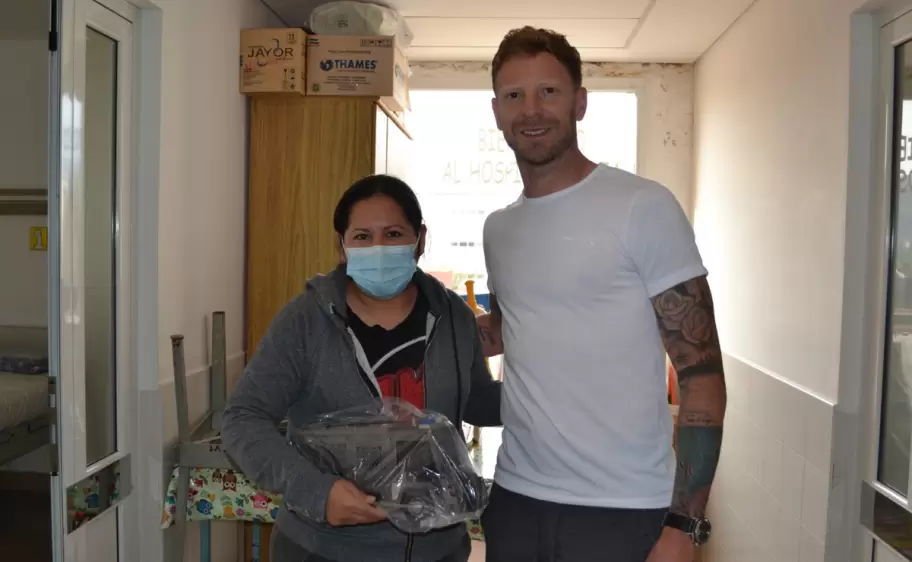lobo jujeño visitó el hosp materno infantil
