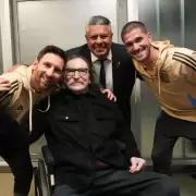 Charly Garc�a fue a ver a Lionel Messi: el emotivo encuentro tras el partido de la Selecci�n Argentina