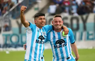 Sebasti�n S�nchez celebra, junto a Diego L�pez, el triunfo de Gimnasia ante Central Norte