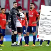 Tras la descalificaci�n, Independiente exige a Conmebol trofeos que aport� a su museo