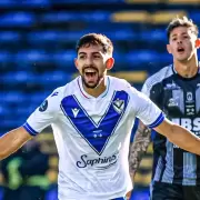 Vélez venció 2 a 0 a Central Córdoba y se consagró campeón de la Supercopa Argentina