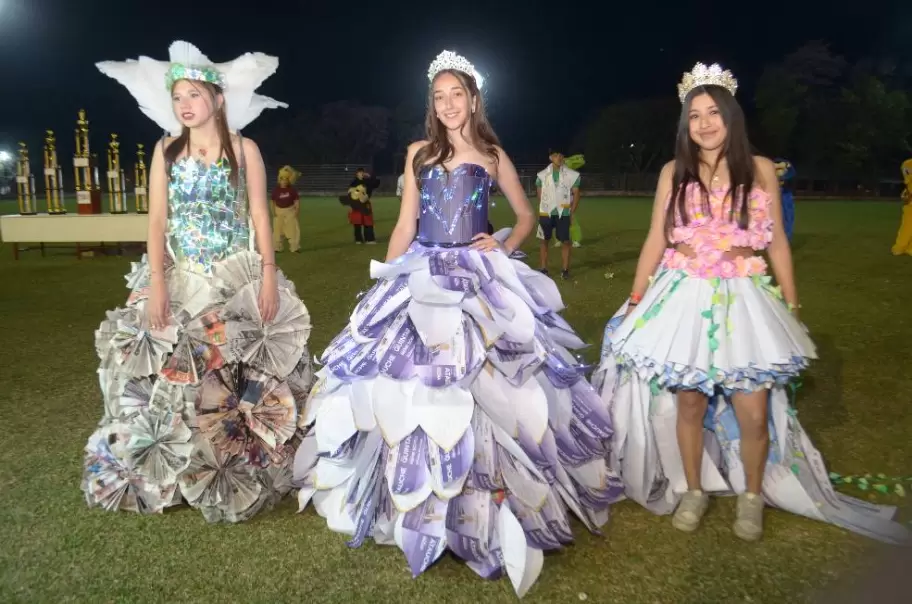 concurso vestidos de papel estudiantina san pedro