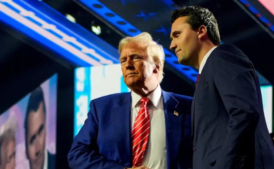 donald trump junto a charlie kirk