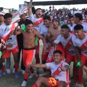 Lavalle rompi� una racha de 10 a�os y venci� 2-0 a Cuyaya en el cl�sico