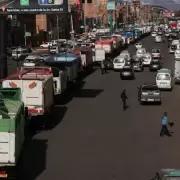 Crisis en Bolivia: aseguran que ocho de cada 10 camiones est�n varados por la falta de combustible