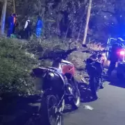 Atacó con un cuchillo a policías tras robar objetos de un auto en barrio Chijra