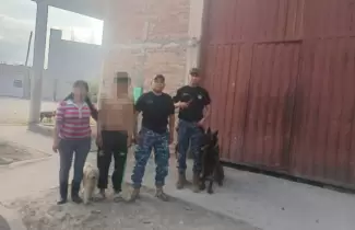 Perro policia Rocco junto a la familia