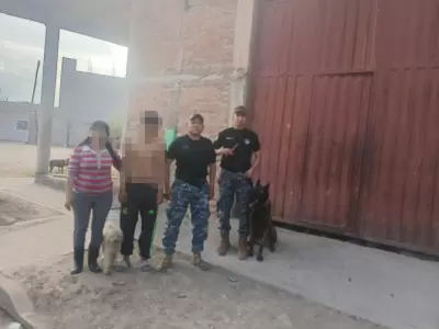 Perro policia Rocco junto a la familia