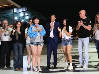 sadir presente en el desfile de carrozas