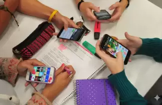 celulares ninos escuela